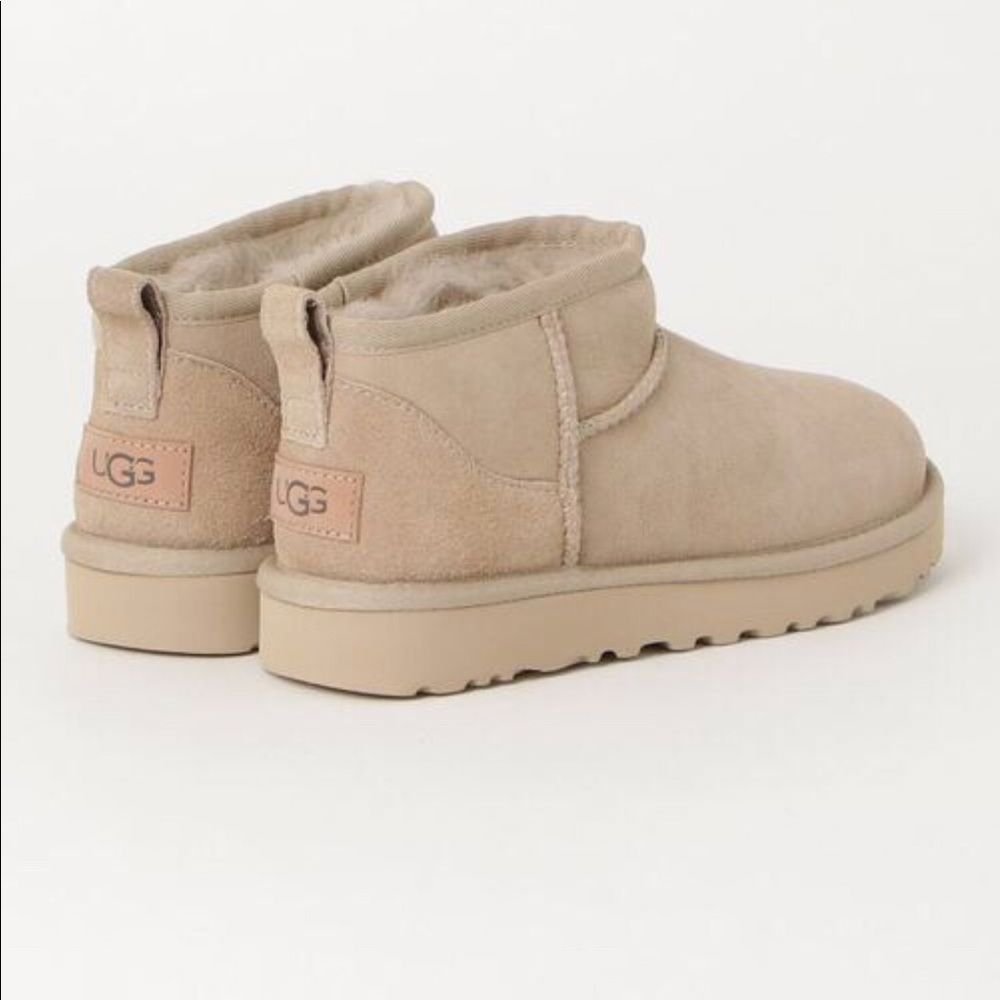NIB UGG Ultra Mini in Mustard Seed US6 EU37